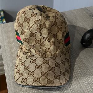 Gucci Tan Monogram Cap with Green and Red Stripe unisex